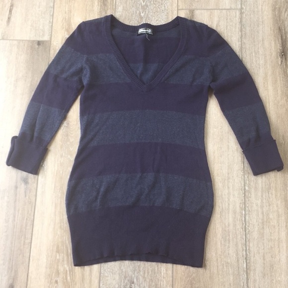 Light Striped Vneck Sweater - Picture 6 of 9